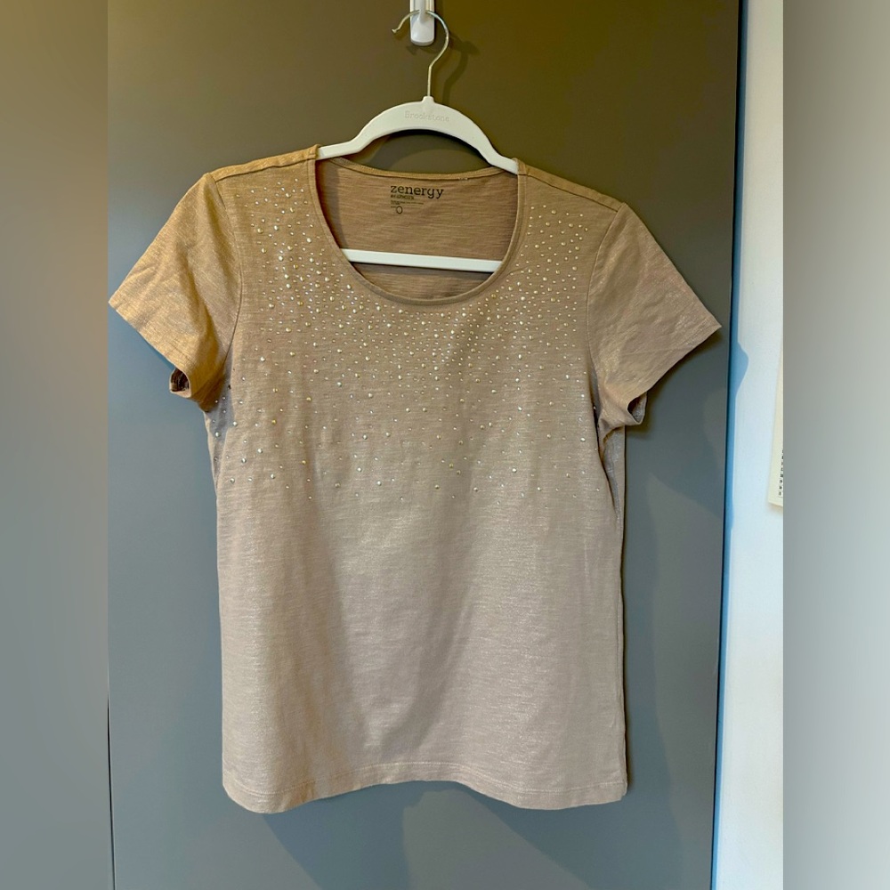 Zenergy by Chico’s short sleeve champagne/gold tone shirt w/ rhinestones, size 0